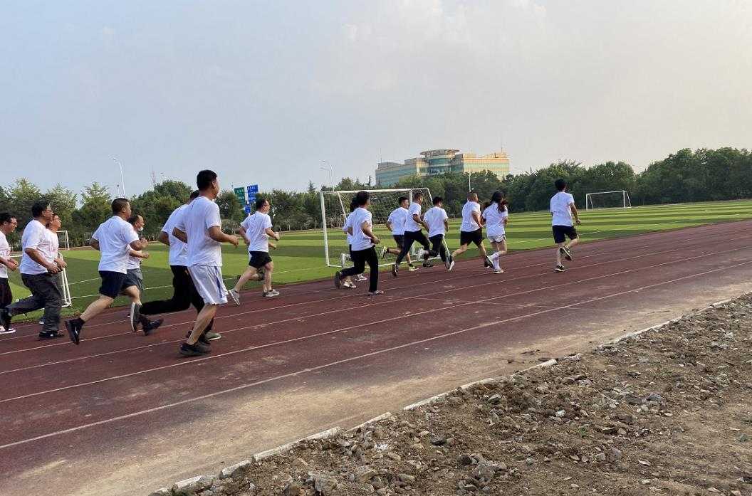 1598770942156592.jpg 7长跑比赛.jpg